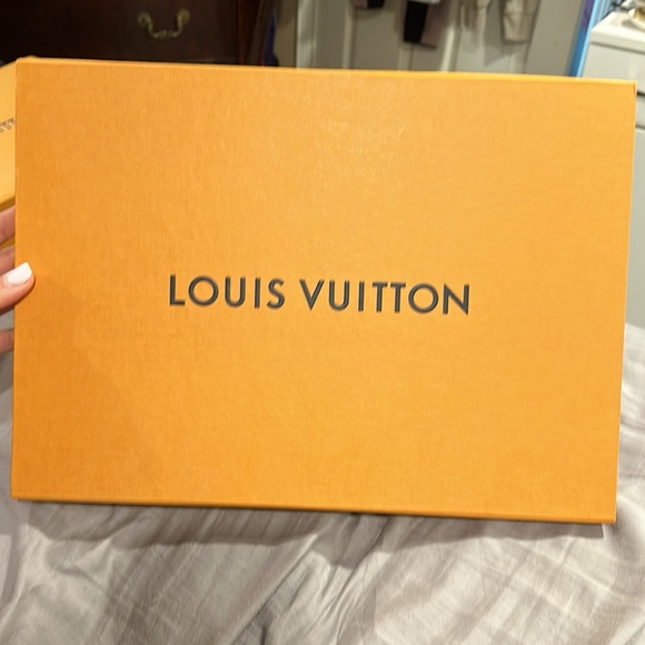 Louis Vuitton Toiletry Pouch Fuchsia - Picture 8 of 8